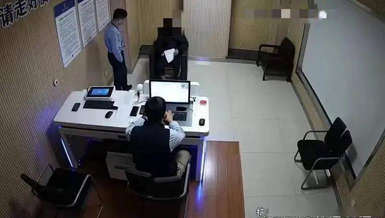 女生经男友怂恿抽“特殊电子烟”结果令人痛心,女生请小心!(图4)