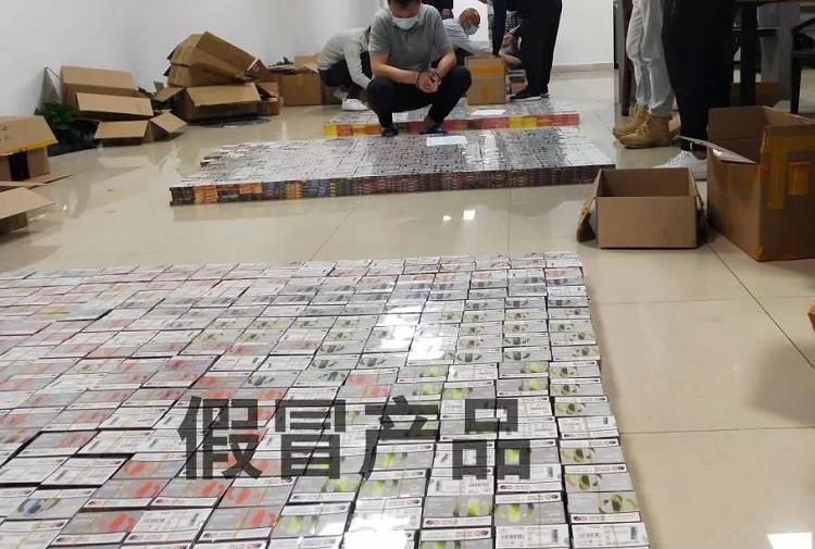 警惕!_低价电子烟_可能是假货!警方捣毁华强北一处售假冒_悦刻_电子烟窝点(图1)