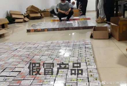 深圳捣毁华强北一处售假电子烟窝点(图2)