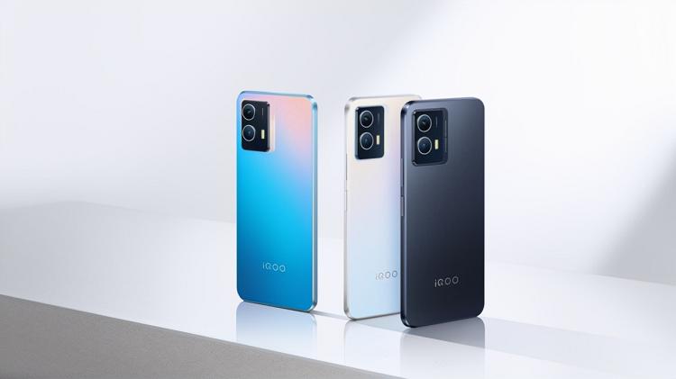 畅快长续航性能小钢炮iQOOU5评测(图1)