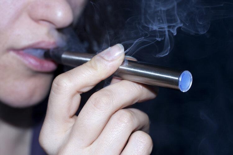 谢谢你抽电子烟：一场害人的健康骗局，不仅戒不了烟还有4点危害