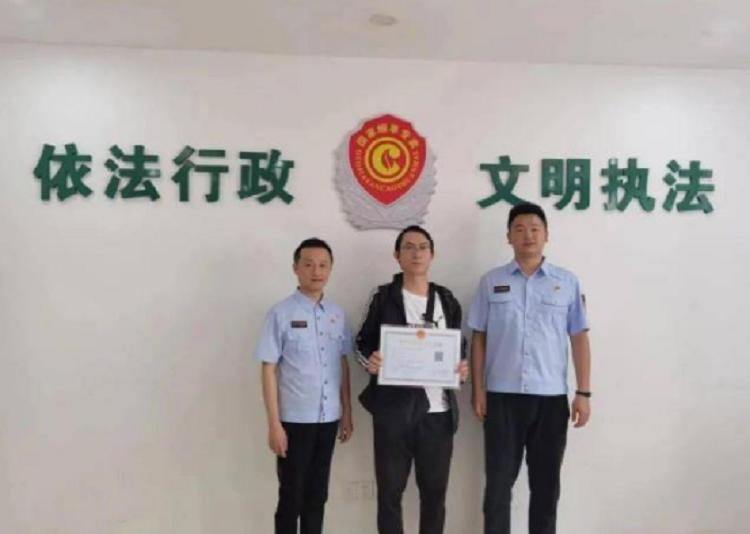 千万学子赶高考，六千多万人大省颁发了第一张电子烟零售证！(图3)