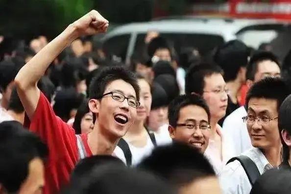千万学子赶高考，六千多万人大省颁发了第一张电子烟零售证！(图11)