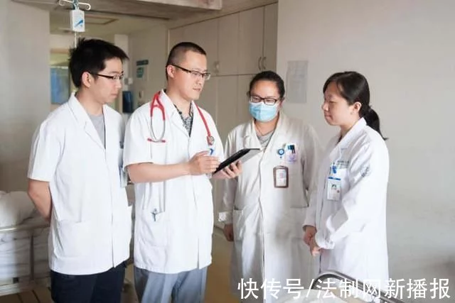 小伙电子烟不离嘴住进医院，医生提醒：电子烟并非香烟安全替代品(图2)