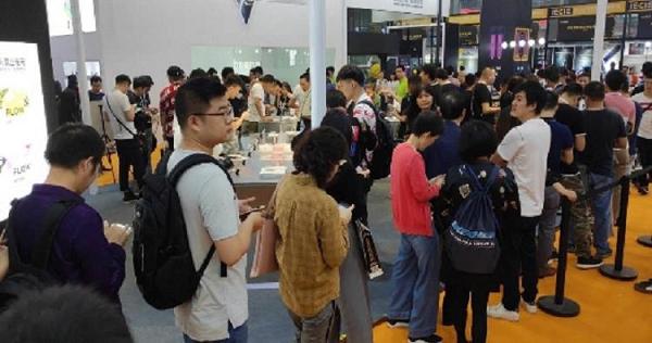 IECIE是什么原因让FLOW福禄电子烟CEO朱萧木热爱排队？(图1)