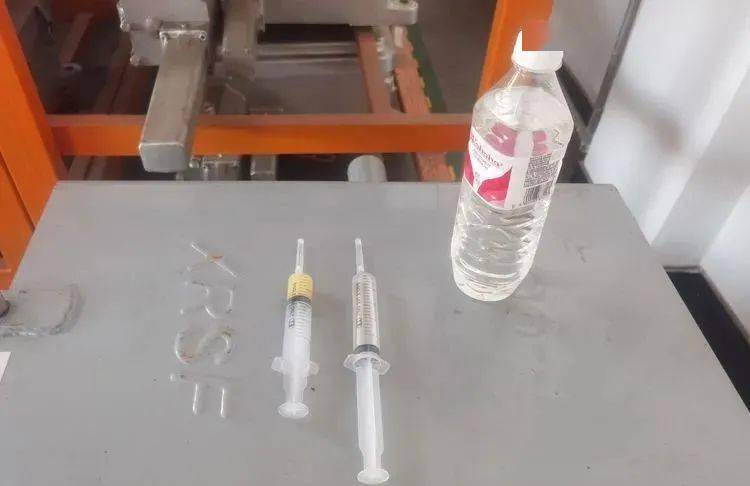 转辙机开闭器注油及检查柱清洗