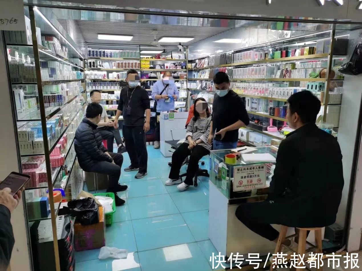 小心“三无”作坊!警方捣毁华强北一电子烟售假窝点(图2)