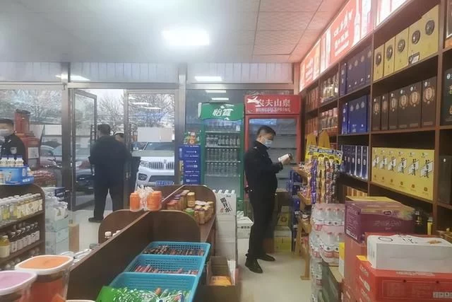 靖边公安环食药侦大队联合榆林市烟草公司靖边分公司开展电子烟市场联合检查(图3)