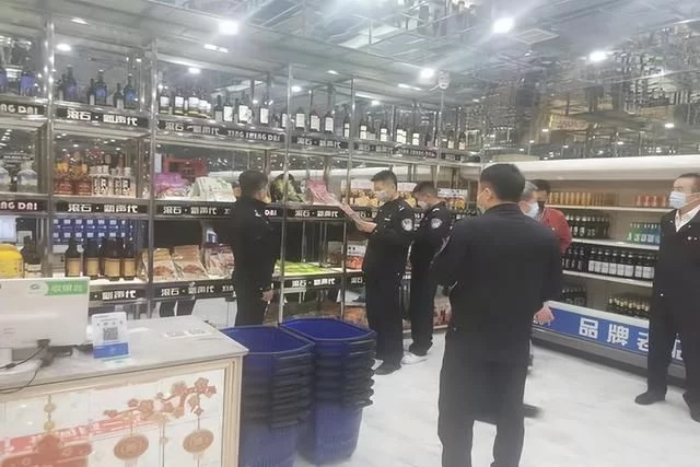 靖边公安环食药侦大队联合榆林市烟草公司靖边分公司开展电子烟市场联合检查(图2)