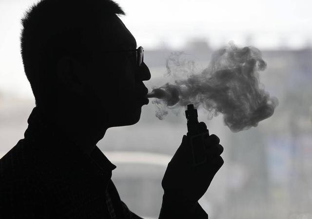 有的年轻人，把电子烟当口香糖！电子烟“国标”出炉，医生劝你一口都别碰(图3)