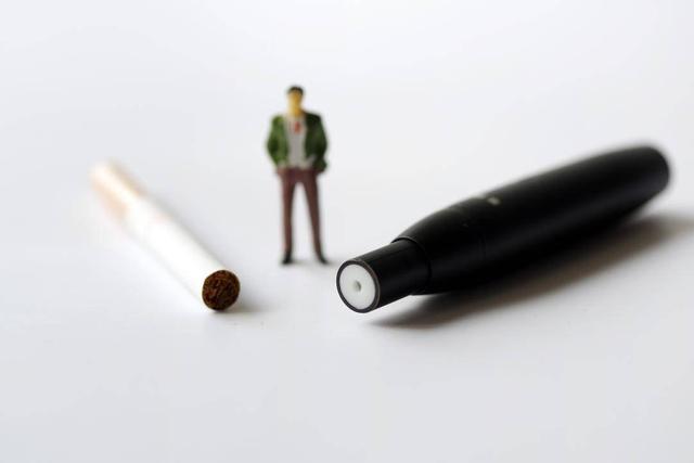 有的年轻人，把电子烟当口香糖！电子烟“国标”出炉，医生劝你一口都别碰(图6)