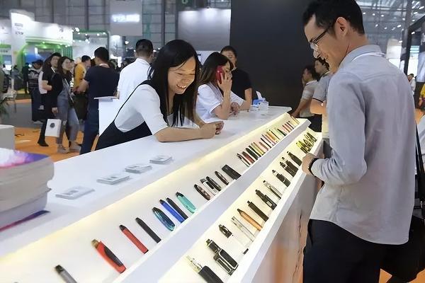 以潮流之名，多少年轻人因电子烟成为新烟民(图11)