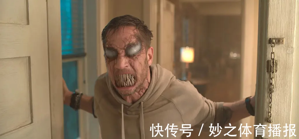 毒液汤老湿摩托车街拍，电子烟抽出烟囱感，网友：行走的加湿器(图5)