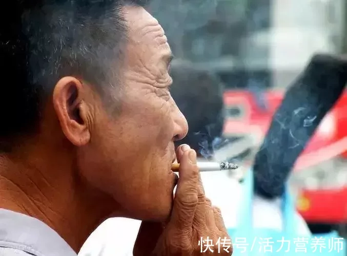 据说抽茶烟比香烟危害小,不用担心伤肺的问题?专家却这么说(图4)
