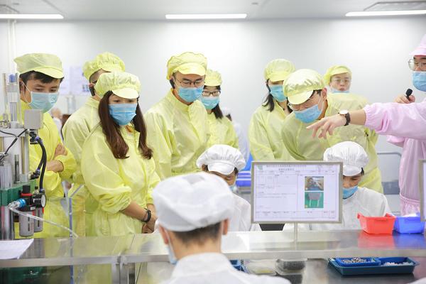 探访「RELX悦刻」专属工厂:“看不见”的电子烟是如何诞生的(图2)