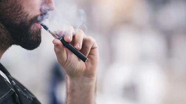 年轻人!请收起好奇心远离电子烟(图2)