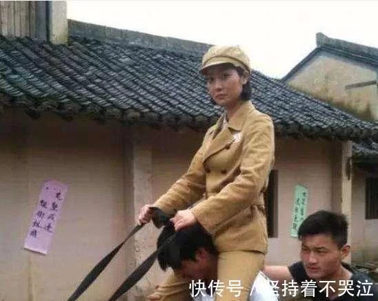 拿千万片酬,有30多个替身,对戏却只读1234,骑马骑群演脖子上拍戏(图4)