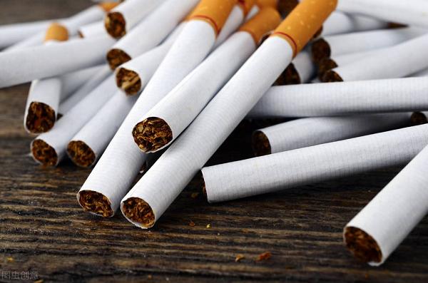 电子烟不上瘾还比香烟健康?假的!看完它们的成分区别,你就懂了(图1)