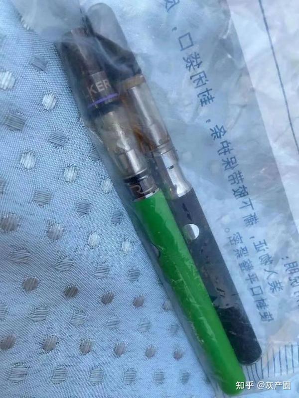 姑娘抽了男友的“上头”电子烟,摊上大事!父母痛悔:女儿太嫩,不懂事......(图4)