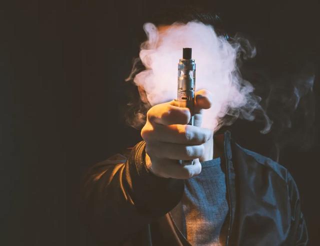 悦刻闪崩，国家对电子烟出手了！