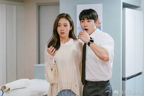 《高斯电子公司》首播，郭东延高圣熙主演，废柴与摸鱼，爆笑喜剧(图1)