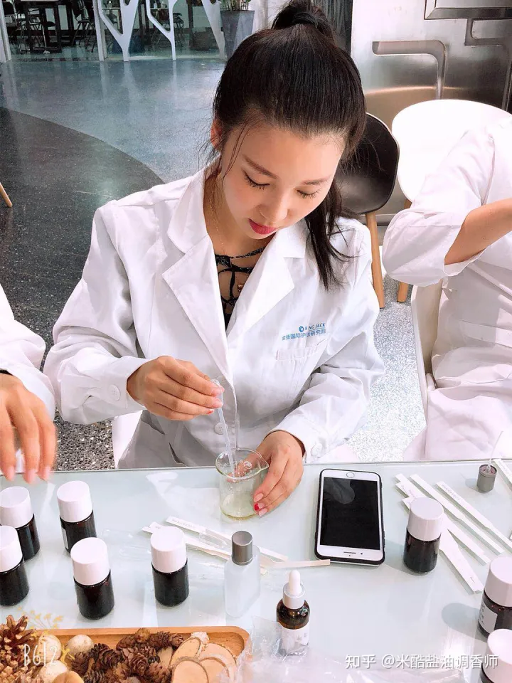 电子烟烟油是怎么调出来的?(图2)