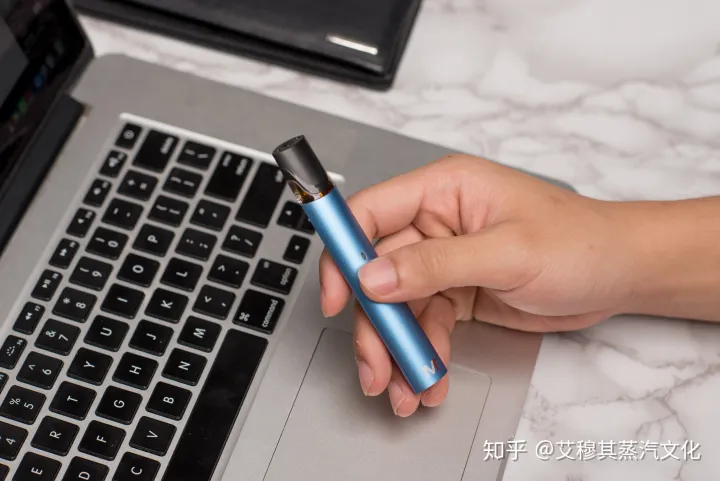 科普想成为玩烟高手，必须了解这几个电子烟玩烟技巧。(图1)