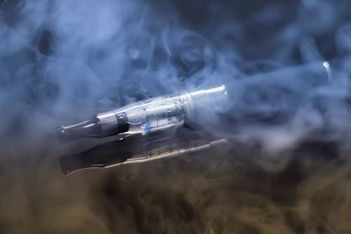 活在悦刻阴影下 电子烟品牌都陆陆续续消失(图5)