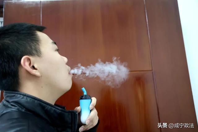 重拳出击！通城公安、通城烟草联合执法工作室查获一批危害青少年的“奶茶杯”、“可乐罐”(图5)