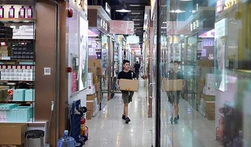 新政下的“深圳雾谷”：摇摇欲坠的电子烟王国(图11)