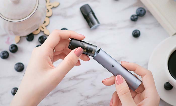 悦刻轻风和千慕斗罗代理哪个更好？