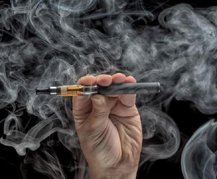 抽电子烟有没有危害美国_电子烟有危害么_抽电子烟有什么危害