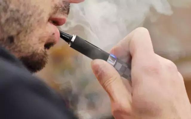 电子烟和烟哪个危害大_海内微商电子烟_蒸汽烟和电子烟哪个好
