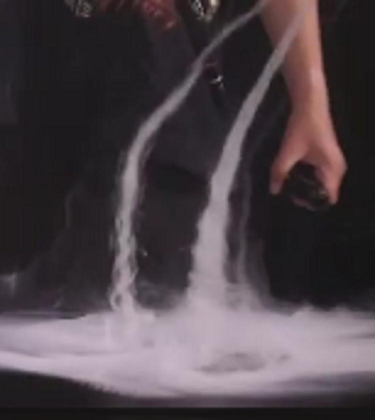 网上买烟油怎么搜索电子烟龙卷风玩法，手型是关键！
