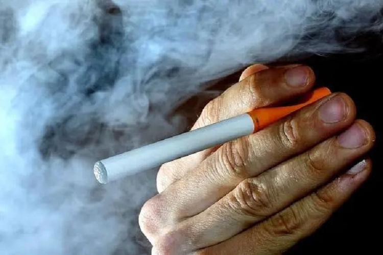 电子烟危害大照旧香烟危害大_蓝莓薄荷电子烟的危害_电子烟有什么危害