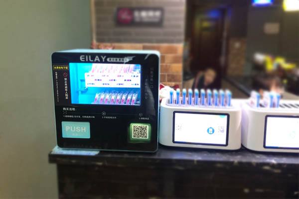 悦刻烟油抽到最后颜色变深对普通烟民是很划算的