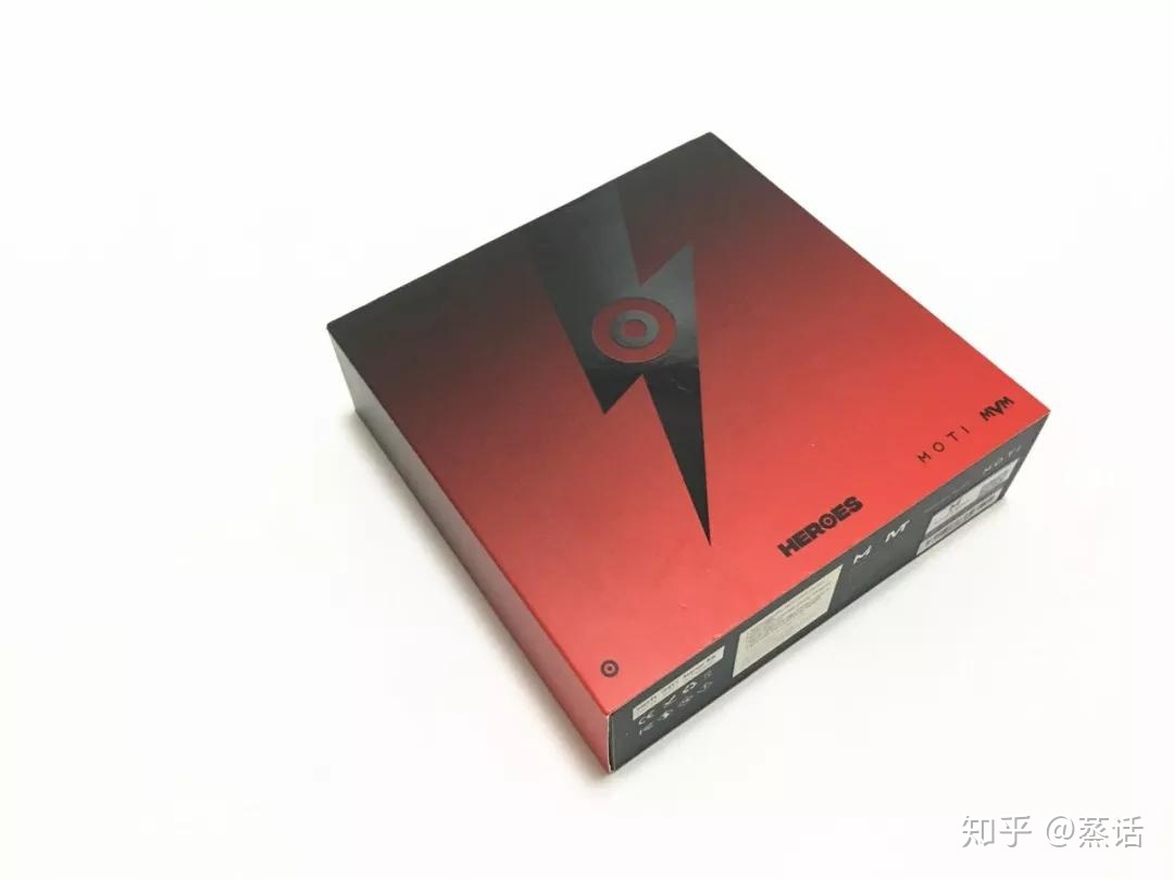 超炫酷的MOTI魔笛联合定制款——黑红烈焰电子烟选悦刻还是选魔笛？这款产品惊艳了我【深度测评】从新手入门款到进阶款，国内电子烟前三品牌，悦刻、魔笛、柚子产品对比测评！【经验帖】悦刻、魔笛、柚子三大主流电子烟品牌体验分享vvild小野V1 Plus评测！罗老师+冠希哥的双料小烟？到底是情怀收割机还是实力派？(图5)