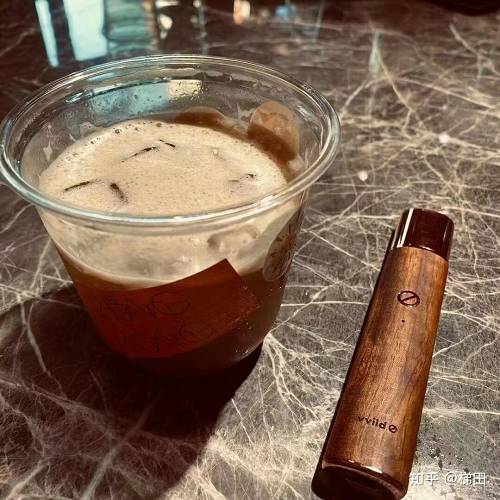 草莓味奶茶杯电子烟图片，奶茶杯电子烟图片