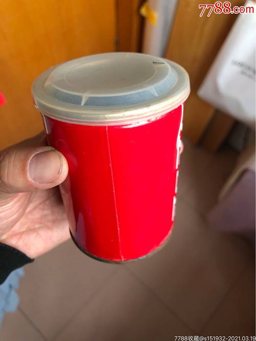 可乐罐和奶茶杯哪个好用一点，可乐罐和奶茶杯哪个好用